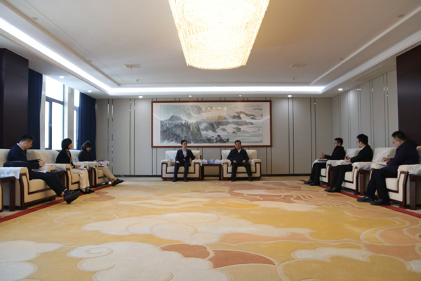 中国出口信誉保险公司江西分公司党委书记、总经理蒋韶华一行莅临必赢网络游戏平台调研互换